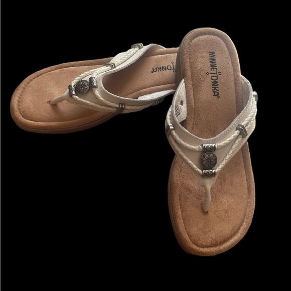 Minnetonka NEW White Leather Sandals size 7 - Picture 2 of 6